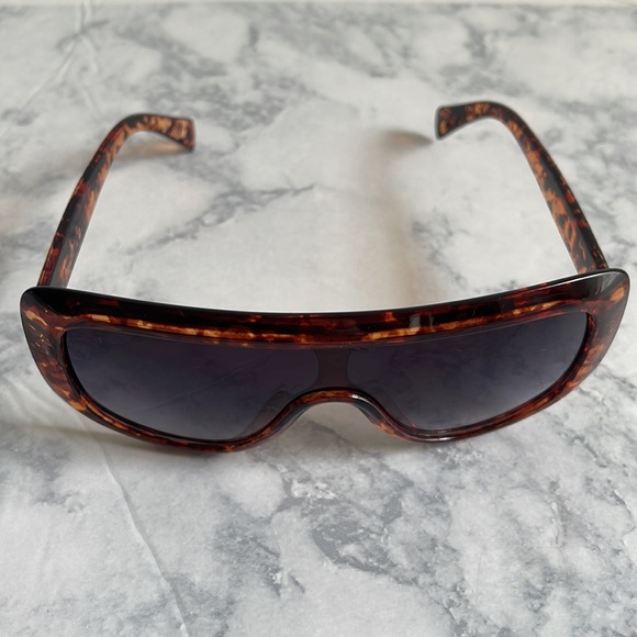 Sunglasses - Picture 2 of 5